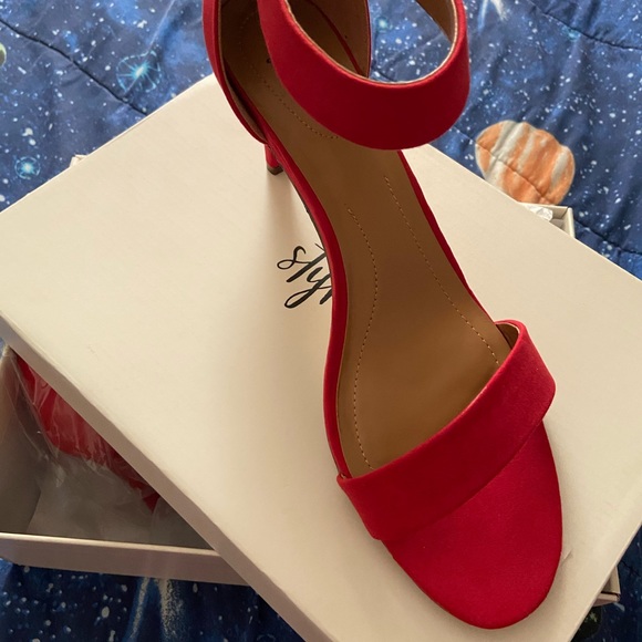 Red heels - Picture 2 of 6